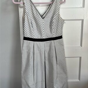 Elegant Black and White Sleeveless Dress